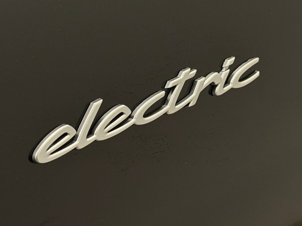 New 2025 Porsche Macan 4S Electric image 31