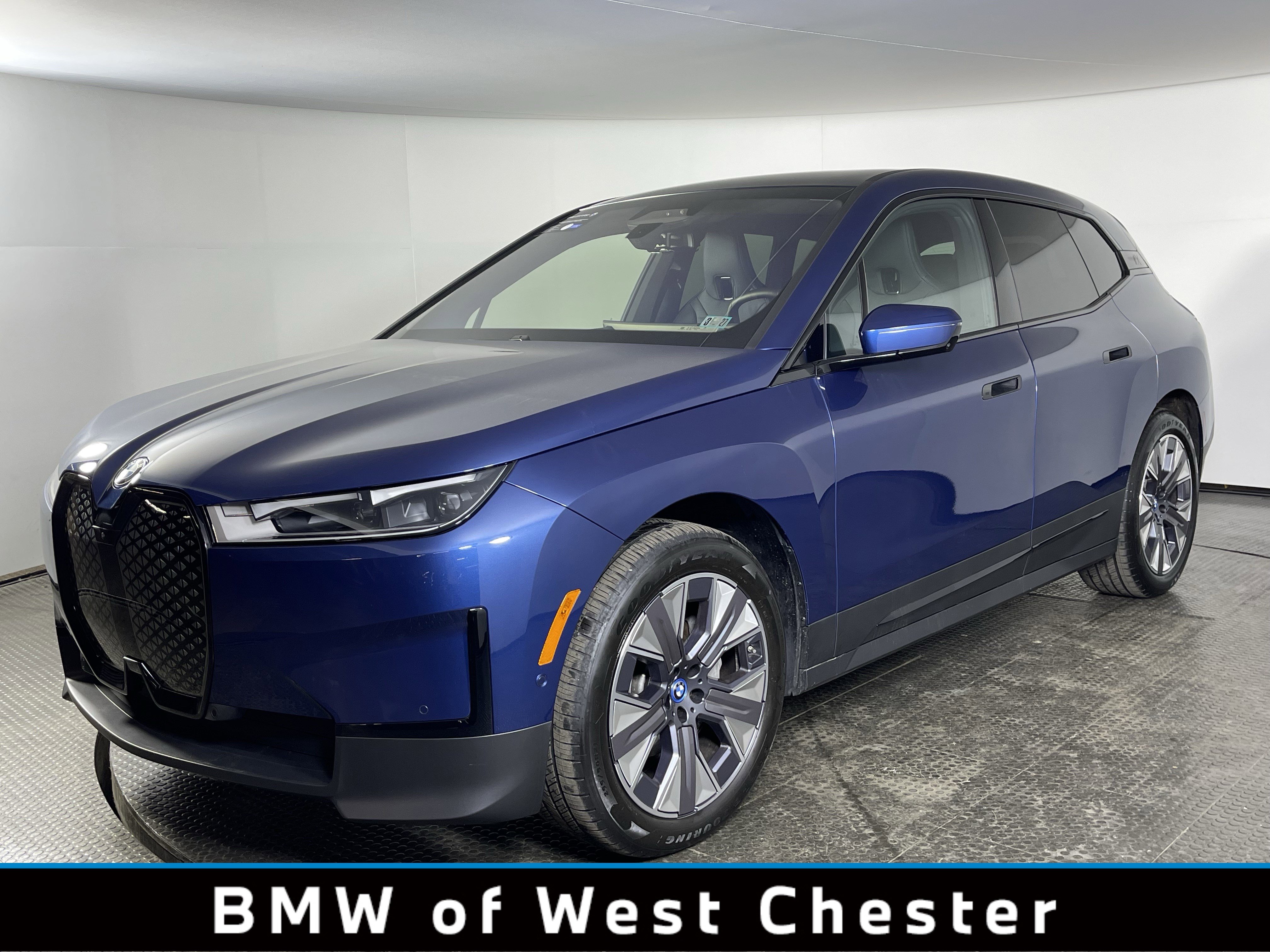 Certified 2025 BMW iX xDrive50 image 1