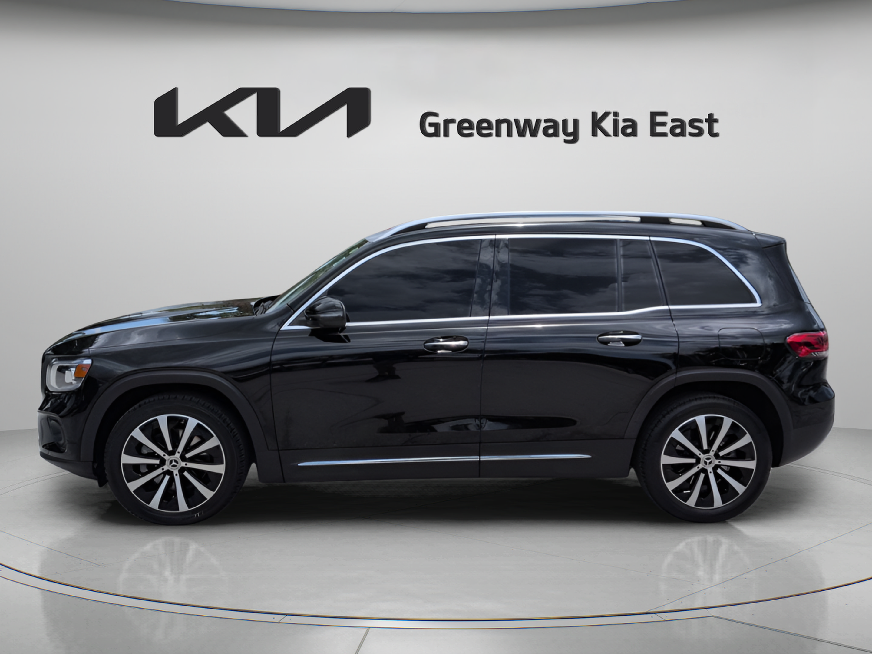 Used 2022 Mercedes-Benz GLB 250 4MATIC image 9