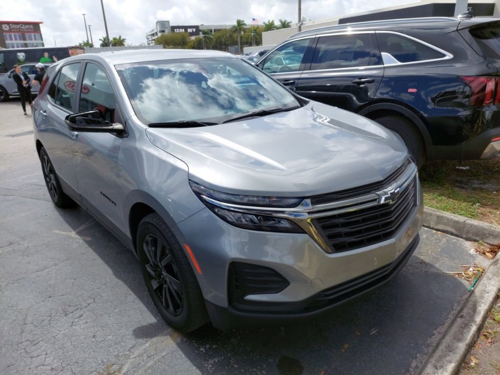 Used 2023 Chevrolet Equinox LS w/ Midnight Edition image 2