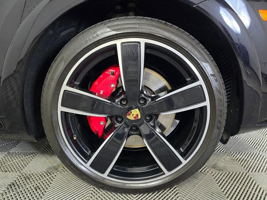 Used 2021 Porsche Cayenne GTS w/ Premium Package image 2