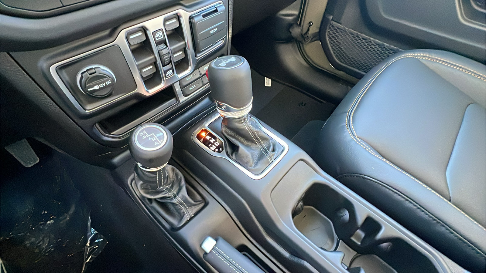 New 2026 Jeep Wrangler Unlimited Sahara AWD/4WD image 26