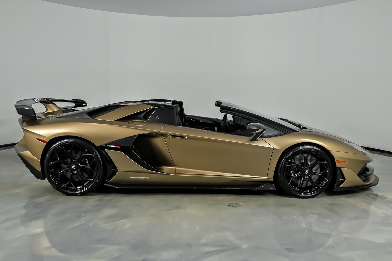 Used 2021 Lamborghini Aventador SVJ AWD/4WD image 15