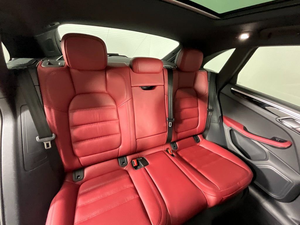 Used 2023 Porsche Macan Turbo image 20