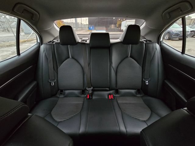 Used 2021 Toyota Camry SE FWD image 18