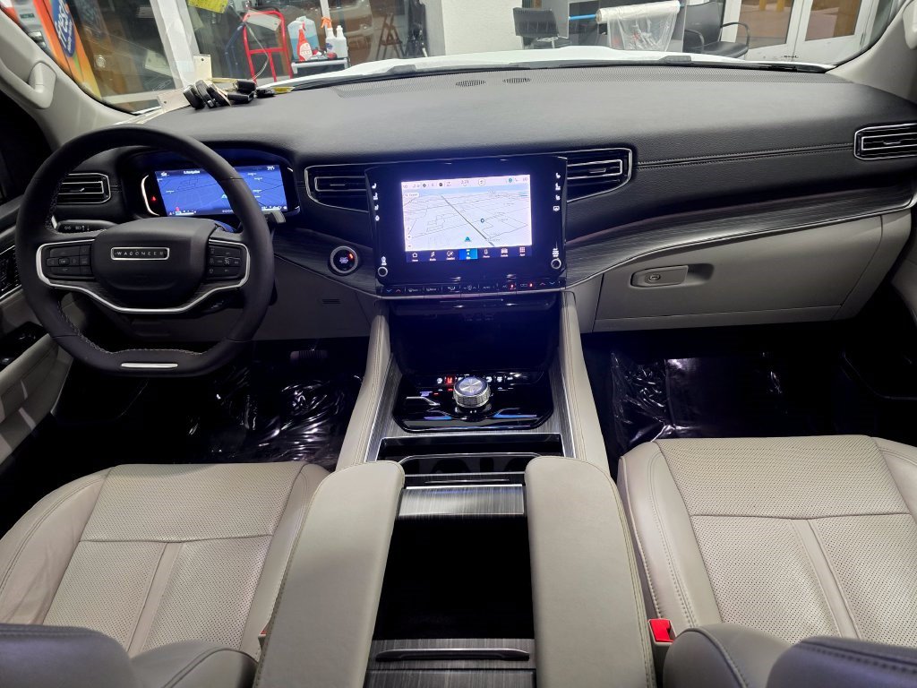 Used 2024 Jeep Wagoneer L Series II w/ Flexible Seating Group AWD/4WD image 39