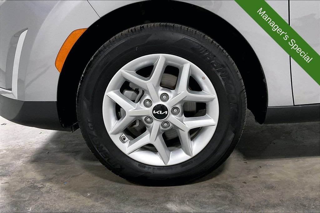 Used 2025 Kia Soul LX w/ LX Technology Package FWD image 10