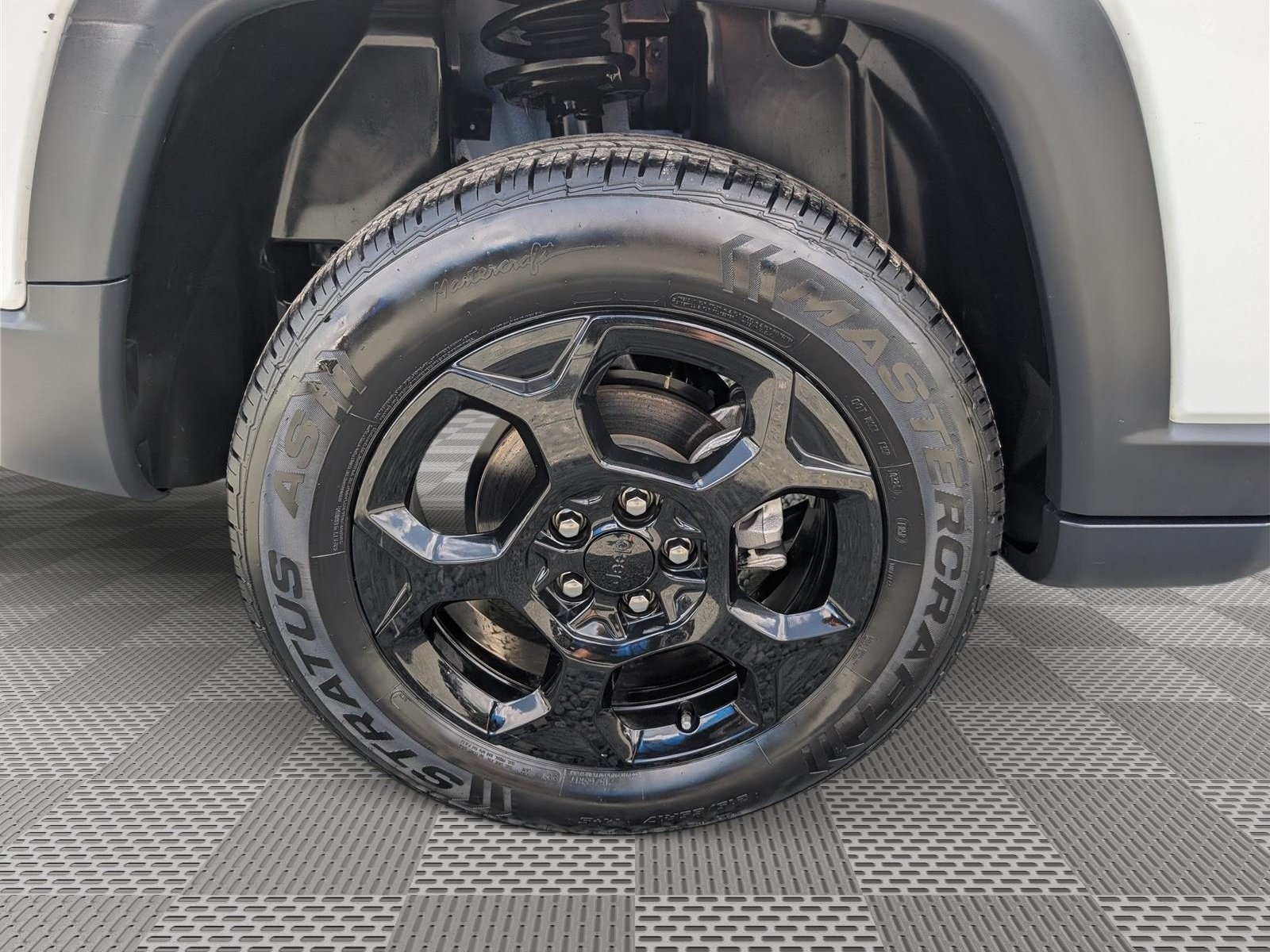 Used 2023 Jeep Compass Trailhawk AWD/4WD image 9