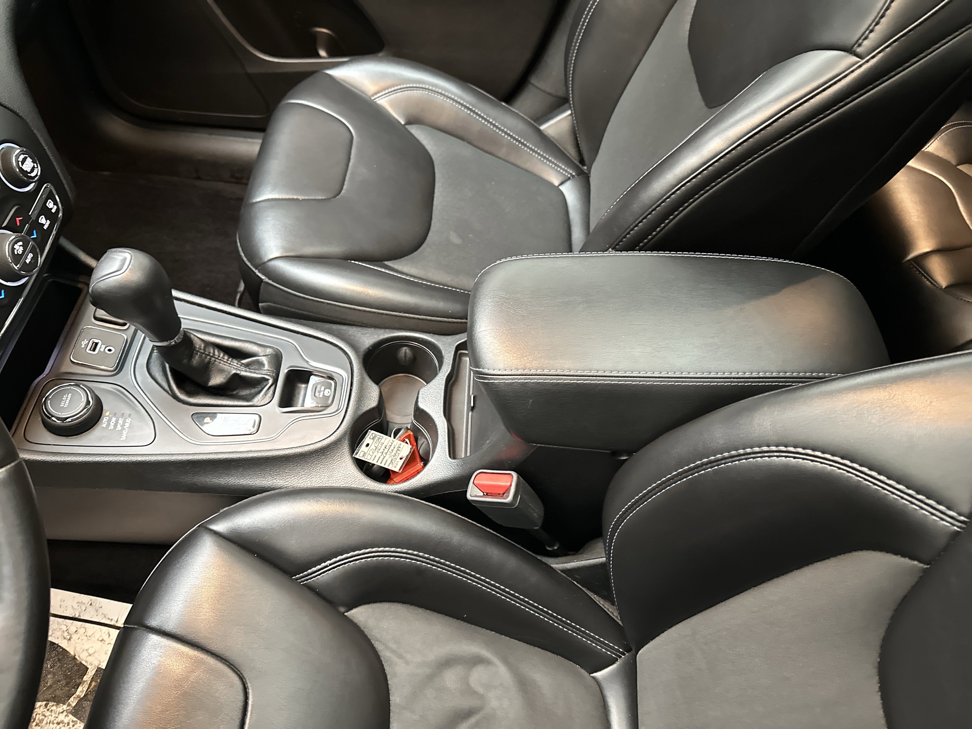 Used 2019 Jeep Cherokee Latitude Plus w/ Comfort/Convenience Group image 37