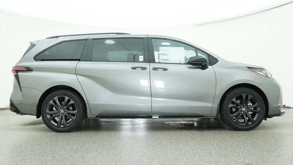 New 2026 Toyota Sienna XSE FWD image 13