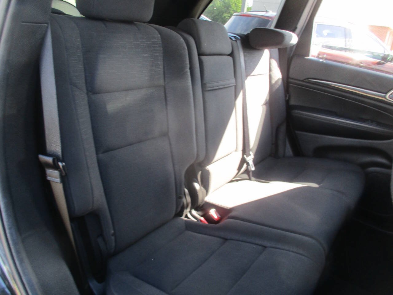 Used 2012 Jeep Grand Cherokee Laredo AWD/4WD image 37