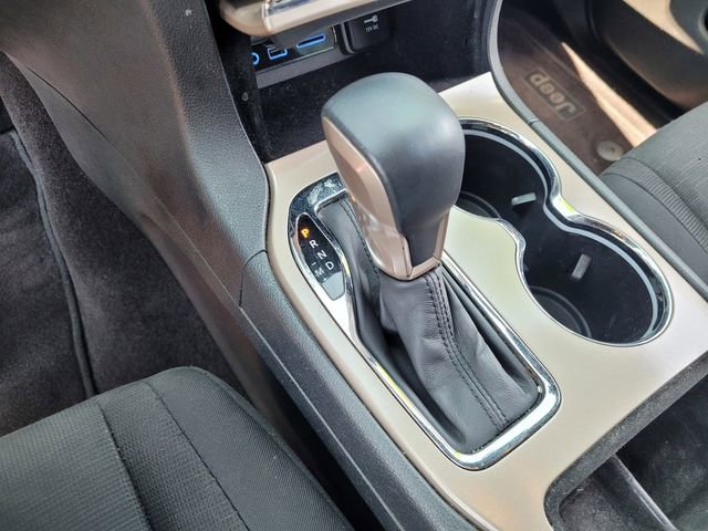 Used 2016 Jeep Grand Cherokee Laredo image 16