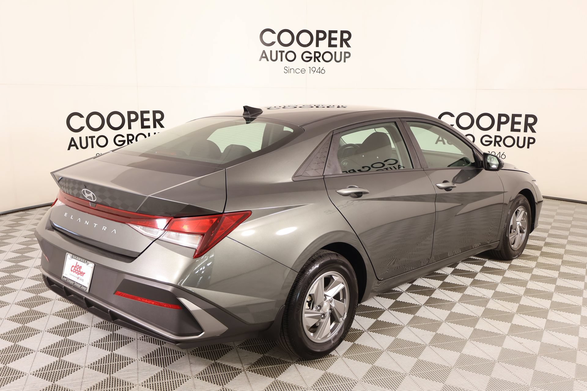Used 2025 Hyundai Elantra SE FWD image 19