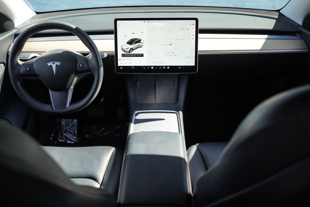 Used 2021 Tesla Model Y Long Range image 21