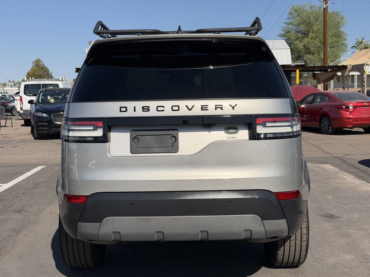 Used 2017 Land Rover Discovery SE image 11