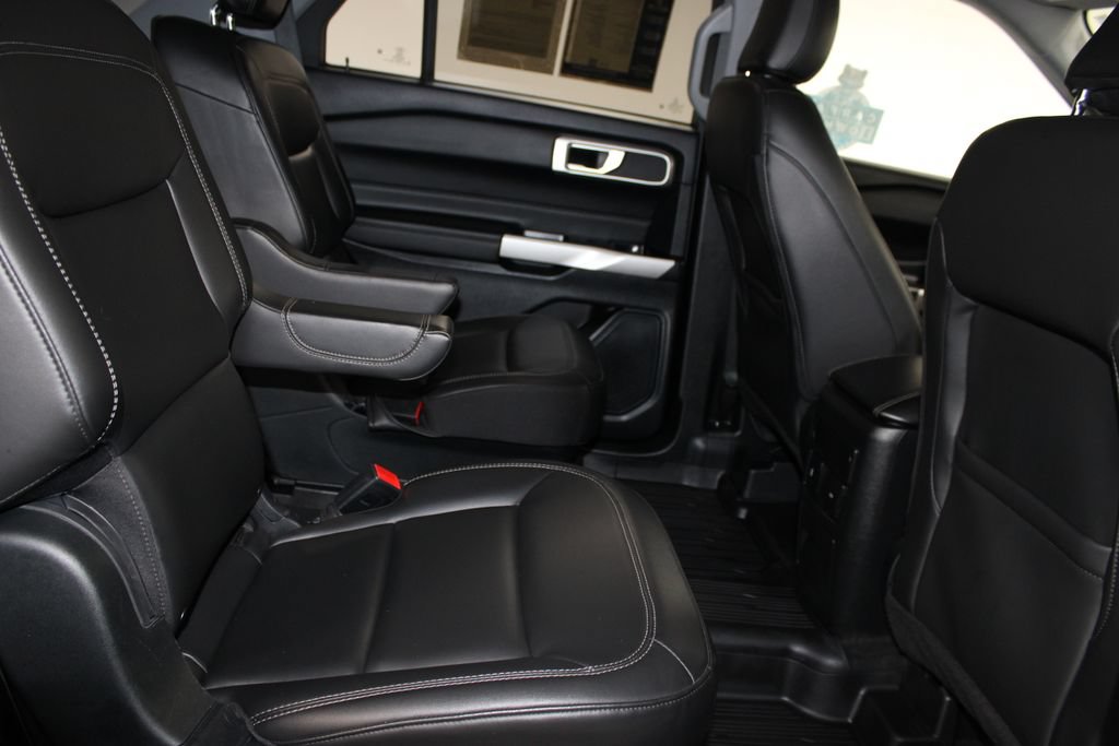 Used 2023 Ford Explorer XLT w/ Equipment Group 202A AWD/4WD image 33