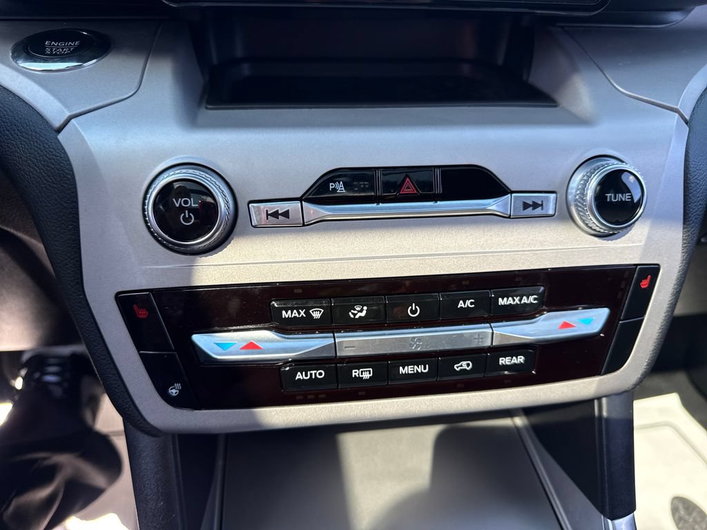 Used 2024 Ford Explorer XLT w/ Equipment Group 202A AWD/4WD image 42