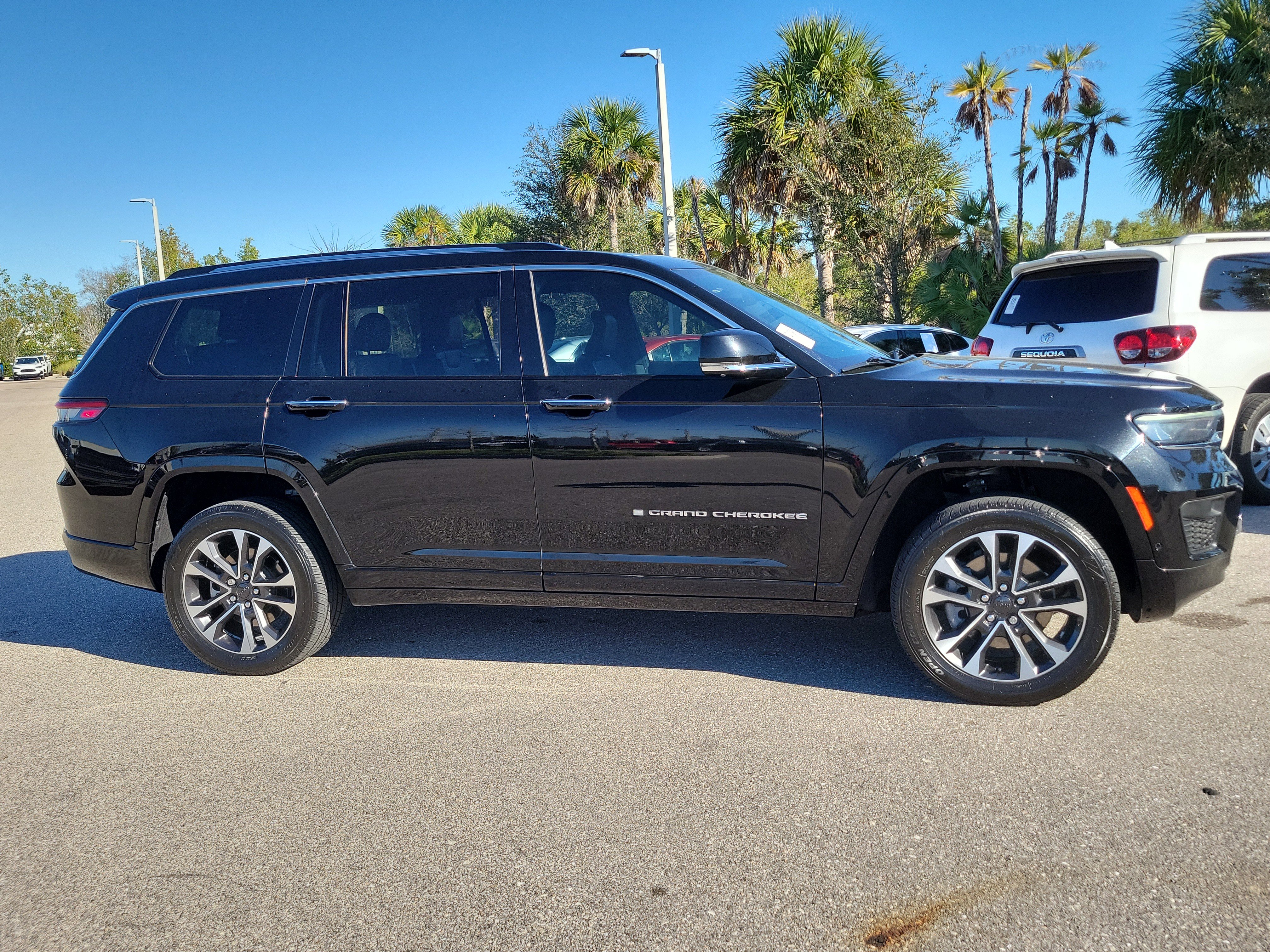 Used 2021 Jeep Grand Cherokee L Overland w/ Advanced Protech Group III image 3