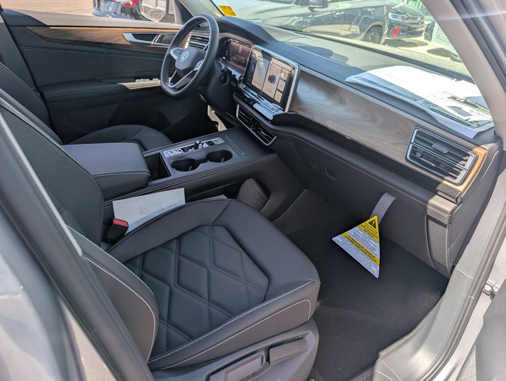 Used 2025 Volkswagen Atlas SE image 26