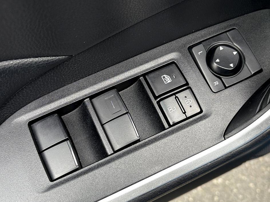 Used 2021 Toyota RAV4 LE image 16