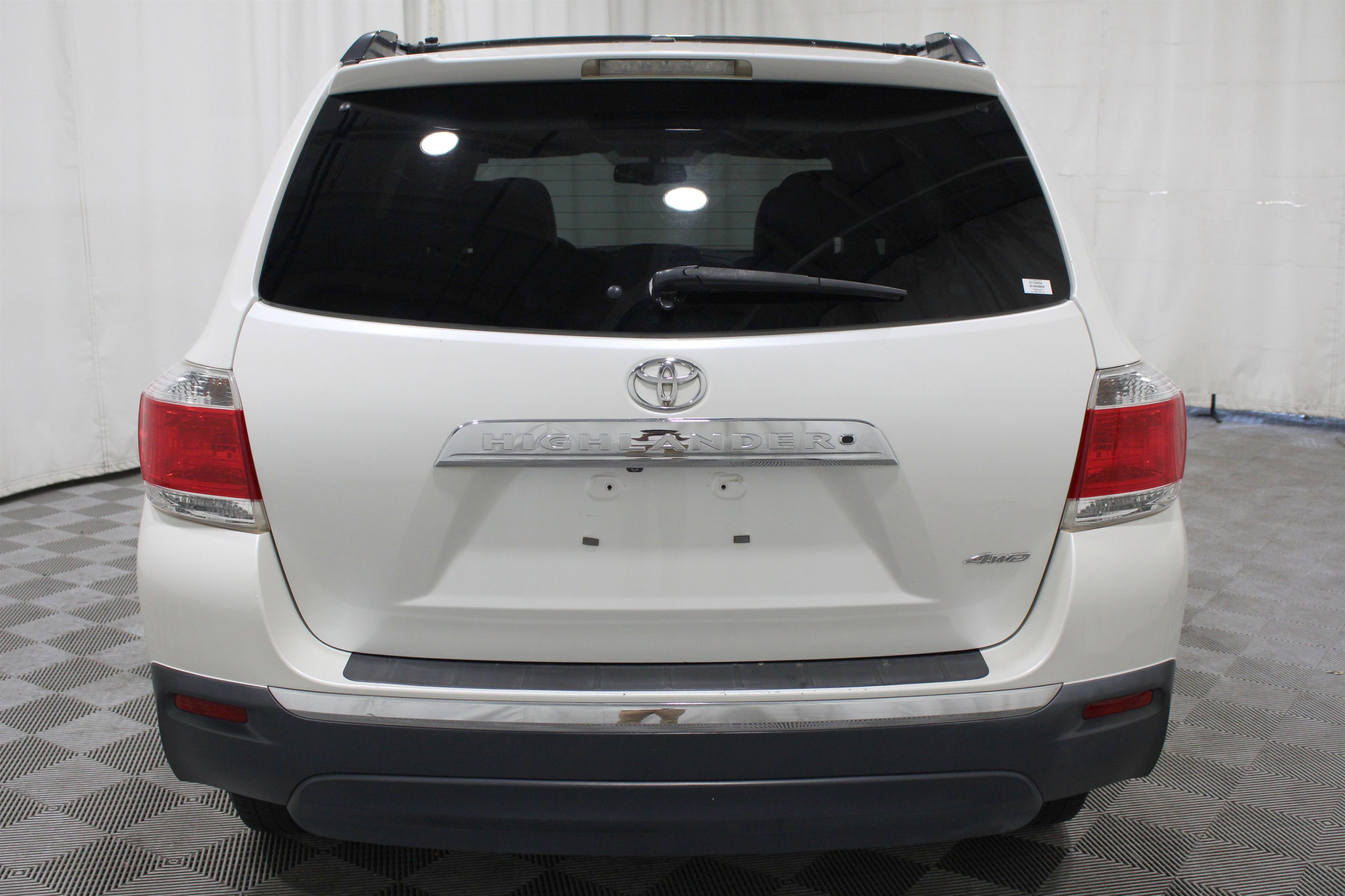 Used 2013 Toyota Highlander Limited AWD/4WD image 30