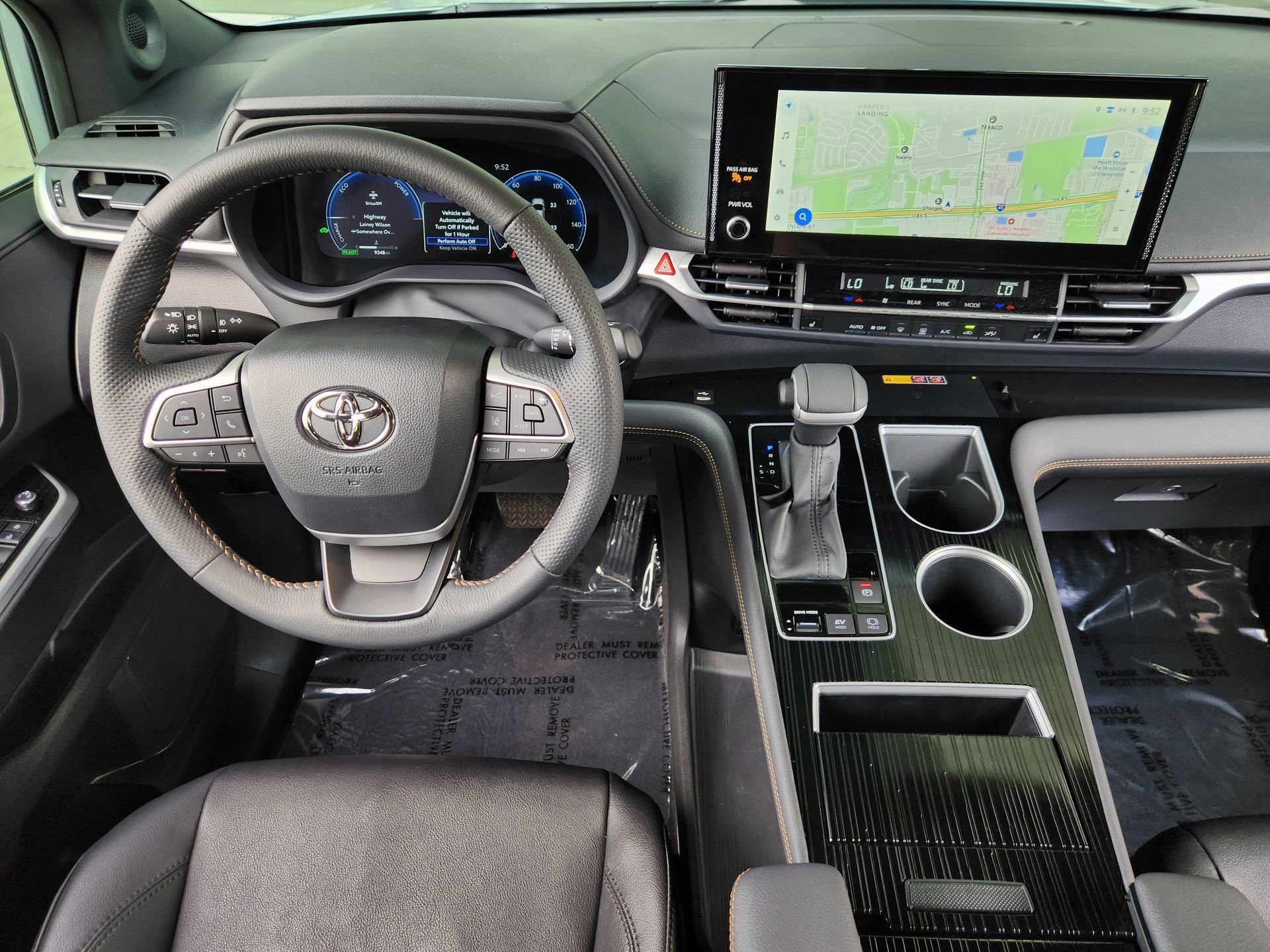 Used 2025 Toyota Sienna XLE Woodland Edition image 27