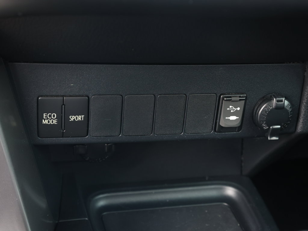 Used 2017 Toyota RAV4 XLE w/ Plus Special Value Package FWD image 25