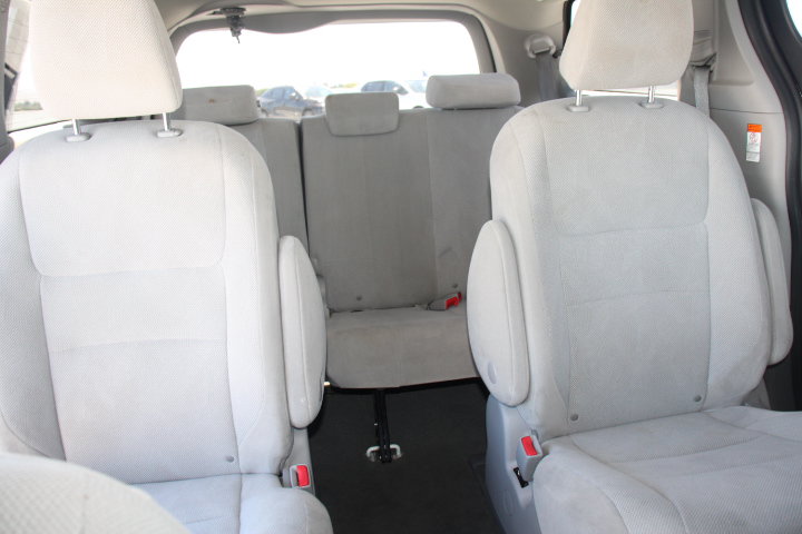 Used 2020 Toyota Sienna L FWD image 19