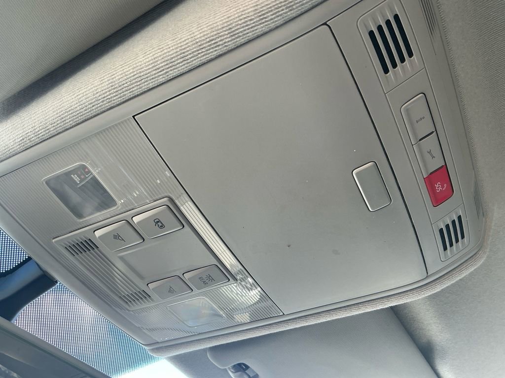 Used 2018 Volkswagen Tiguan SE image 25