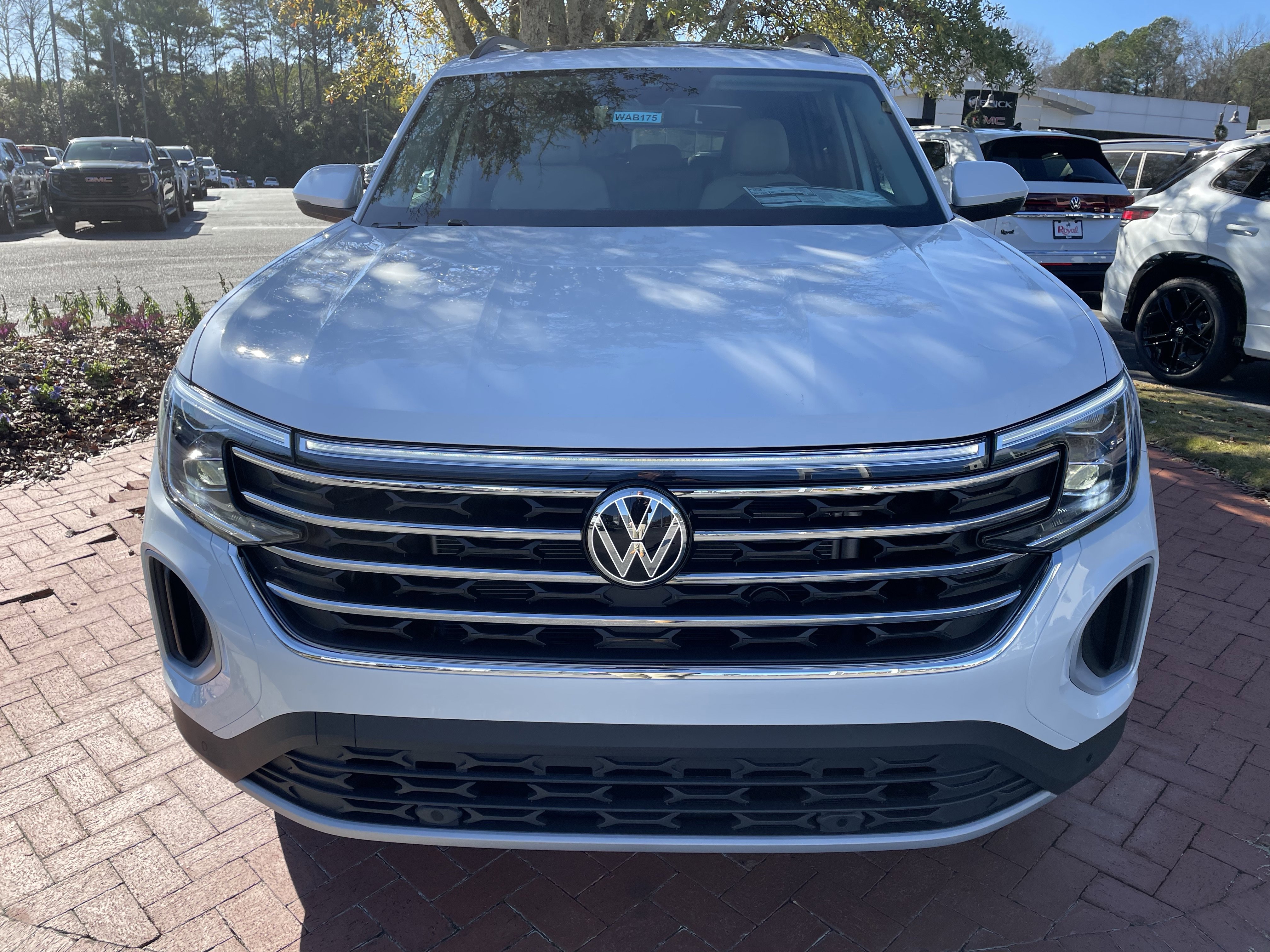 New 2026 Volkswagen Atlas SE image 2