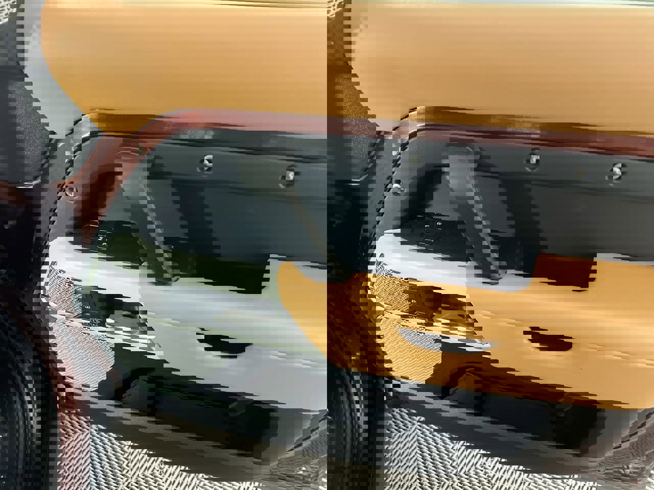 Used 2023 Land Rover Defender 130 SE AWD/4WD image 29