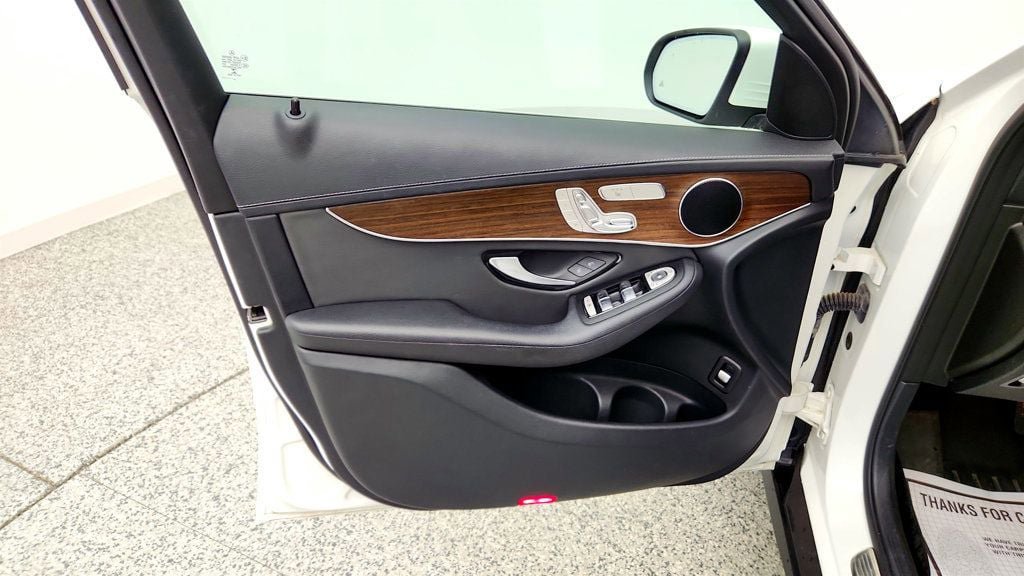Used 2020 Mercedes-Benz GLC 300 4MATIC image 11