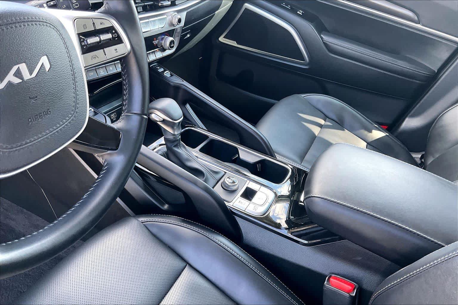 Used 2025 Kia Telluride S FWD image 16
