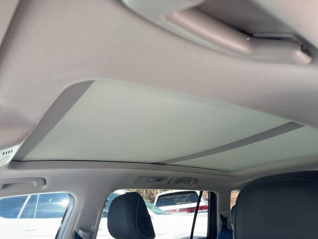 Used 2023 Volkswagen Tiguan SE image 9