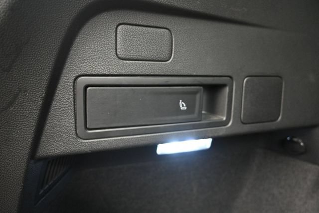 Used 2023 Volkswagen Tiguan SE R-Line AWD/4WD image 34