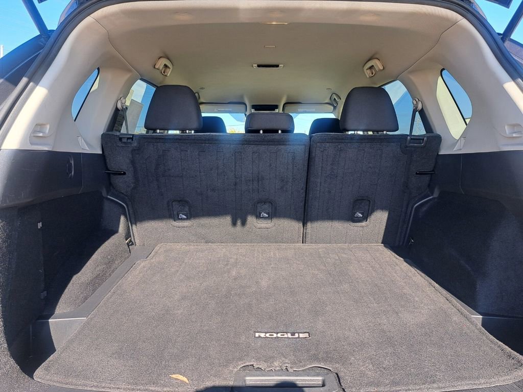Used 2022 Nissan Rogue SV image 27