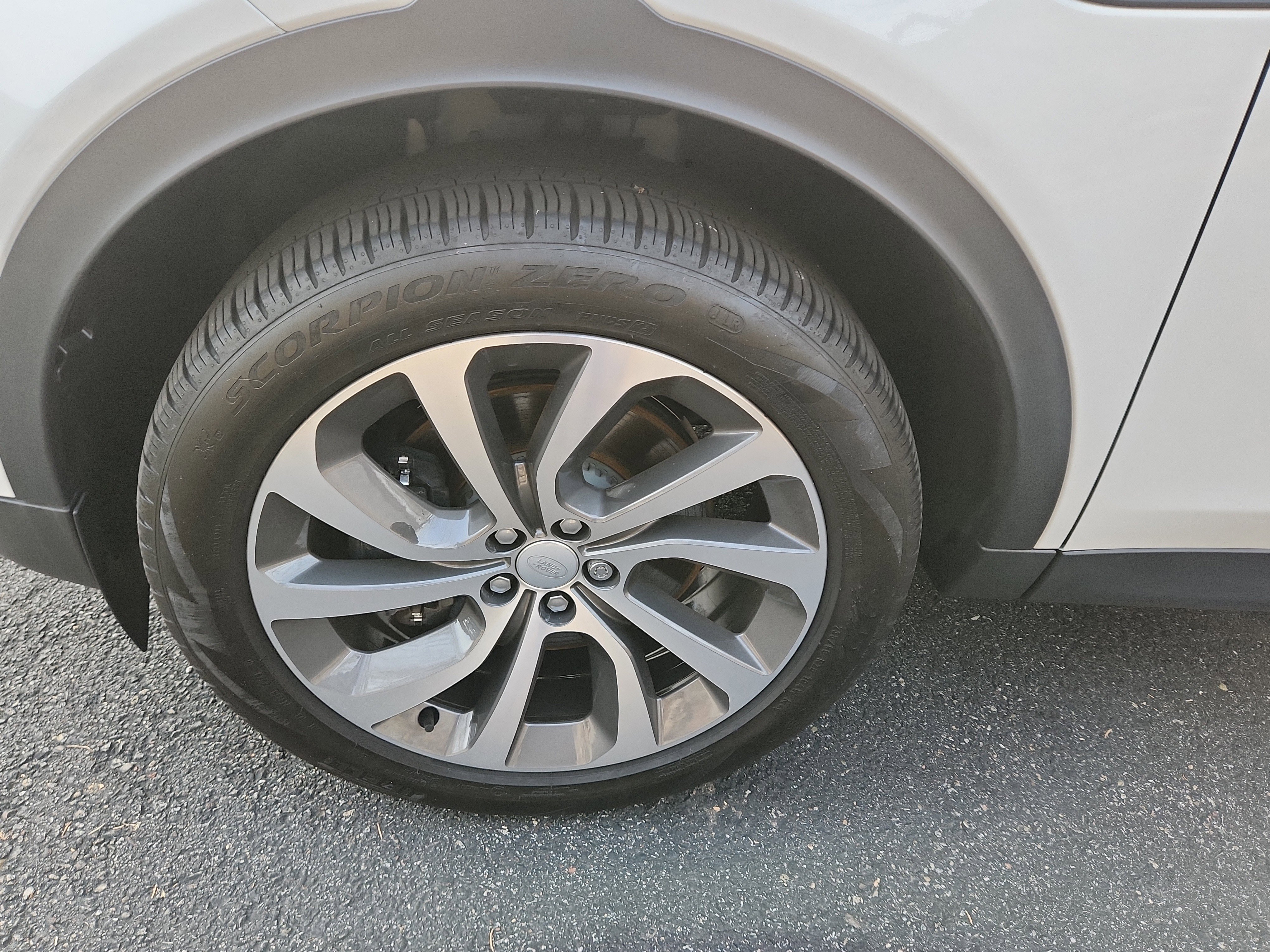 Used 2023 Land Rover Discovery Sport SE image 23