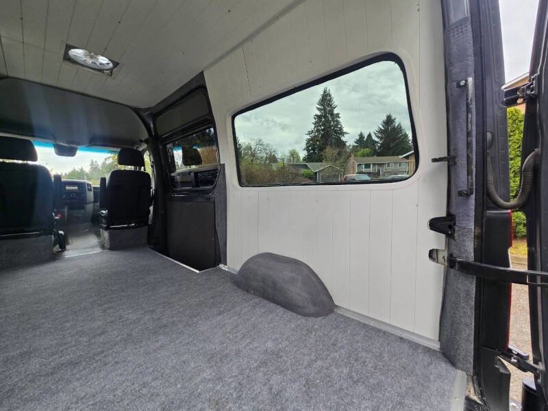 Used 2017 Mercedes-Benz Sprinter 2500 image 17