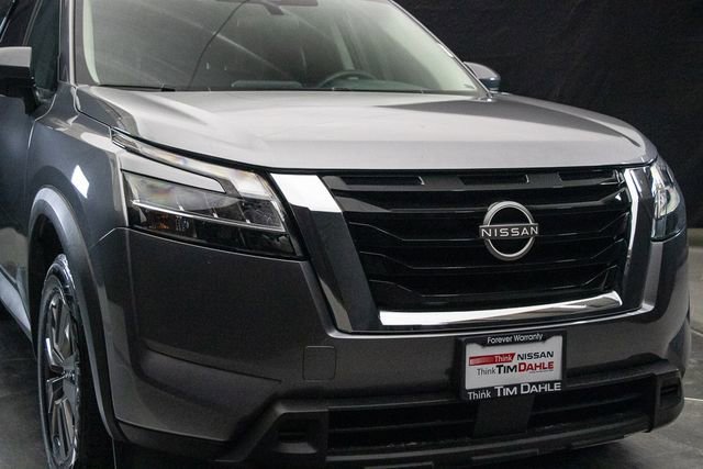 Used 2023 Nissan Pathfinder SV AWD/4WD image 3
