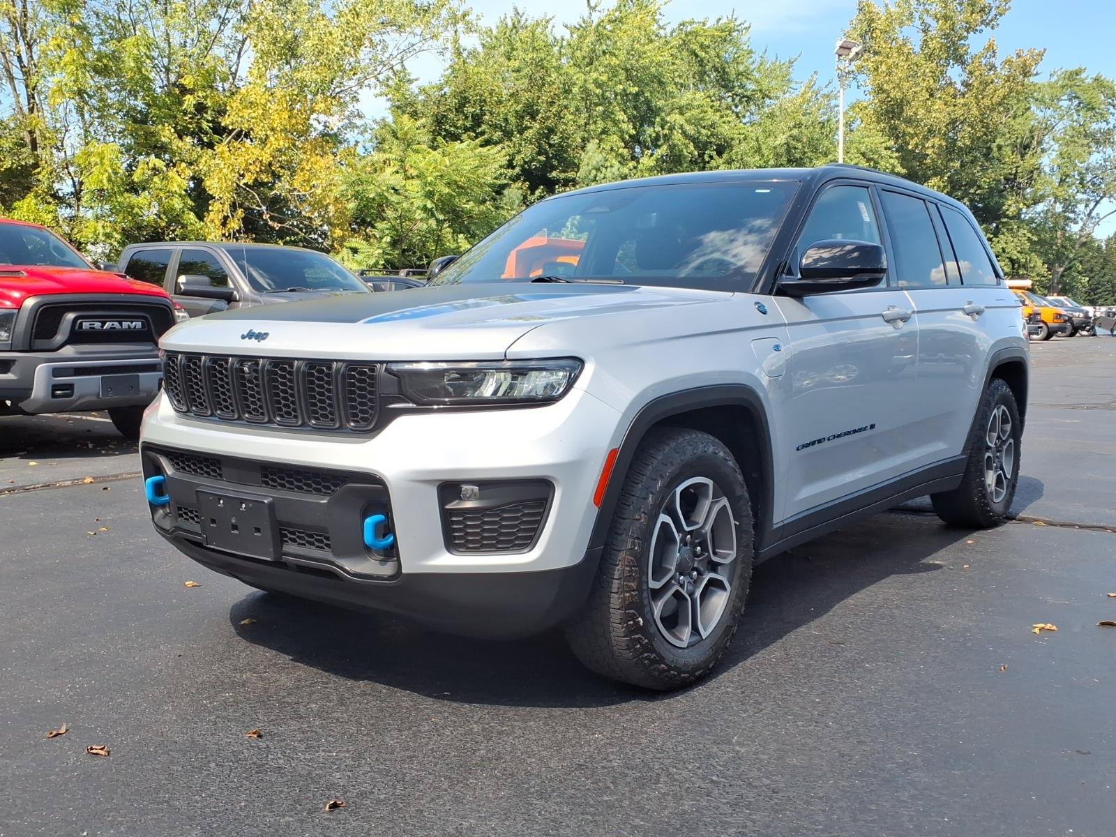 Certified 2023 Jeep Grand Cherokee Trailhawk w/ Luxury Tech Group III AWD/4WD image 3