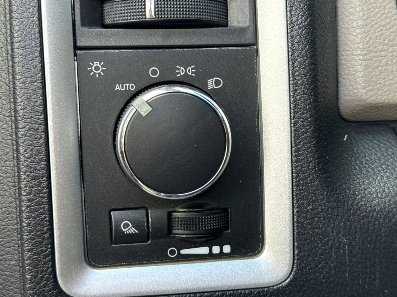 Used 2011 RAM 1500 Classic SLT AWD/4WD image 16