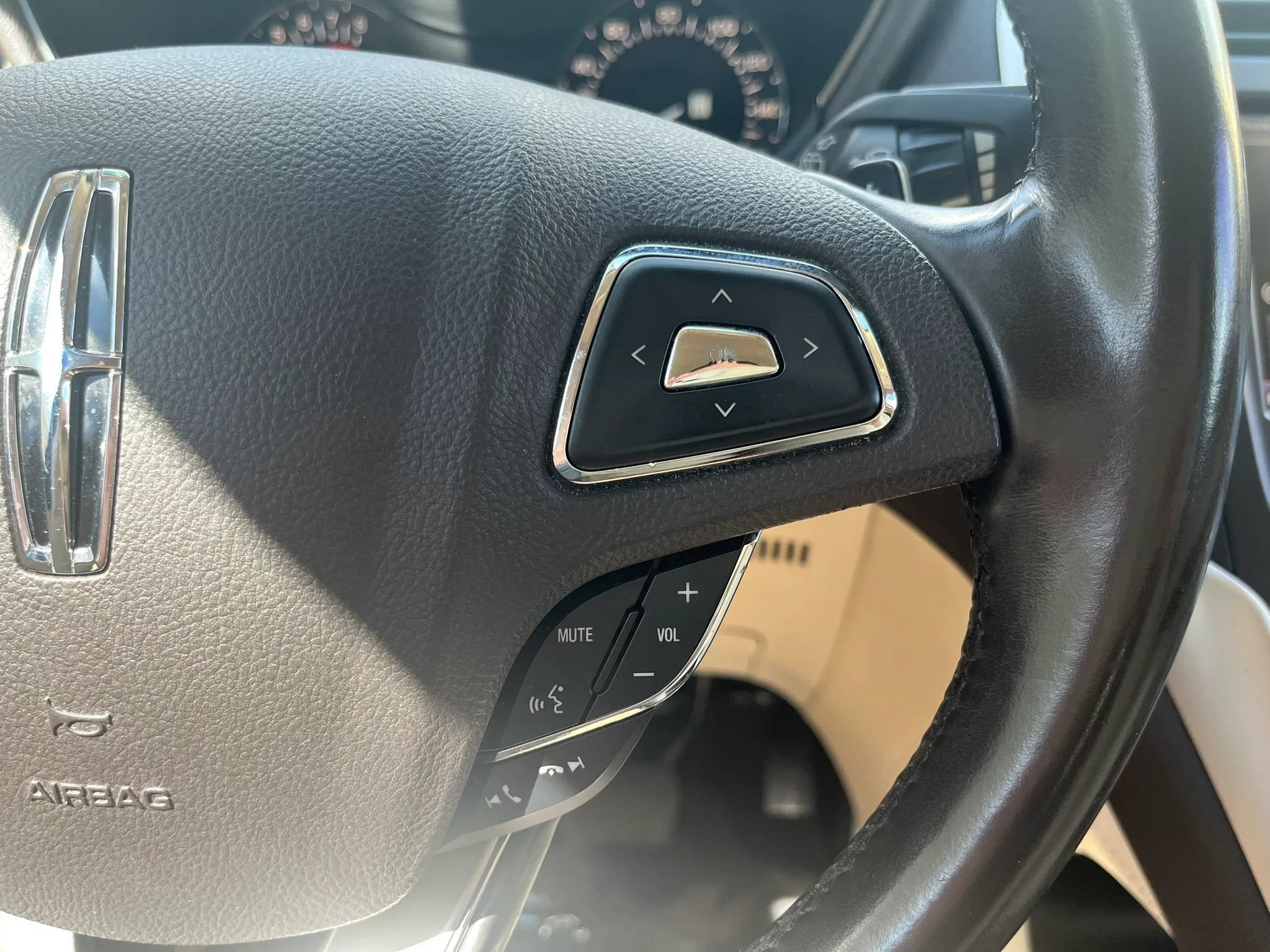 Used 2015 Lincoln MKC FWD w/ Equipment Group 101A Select image 17
