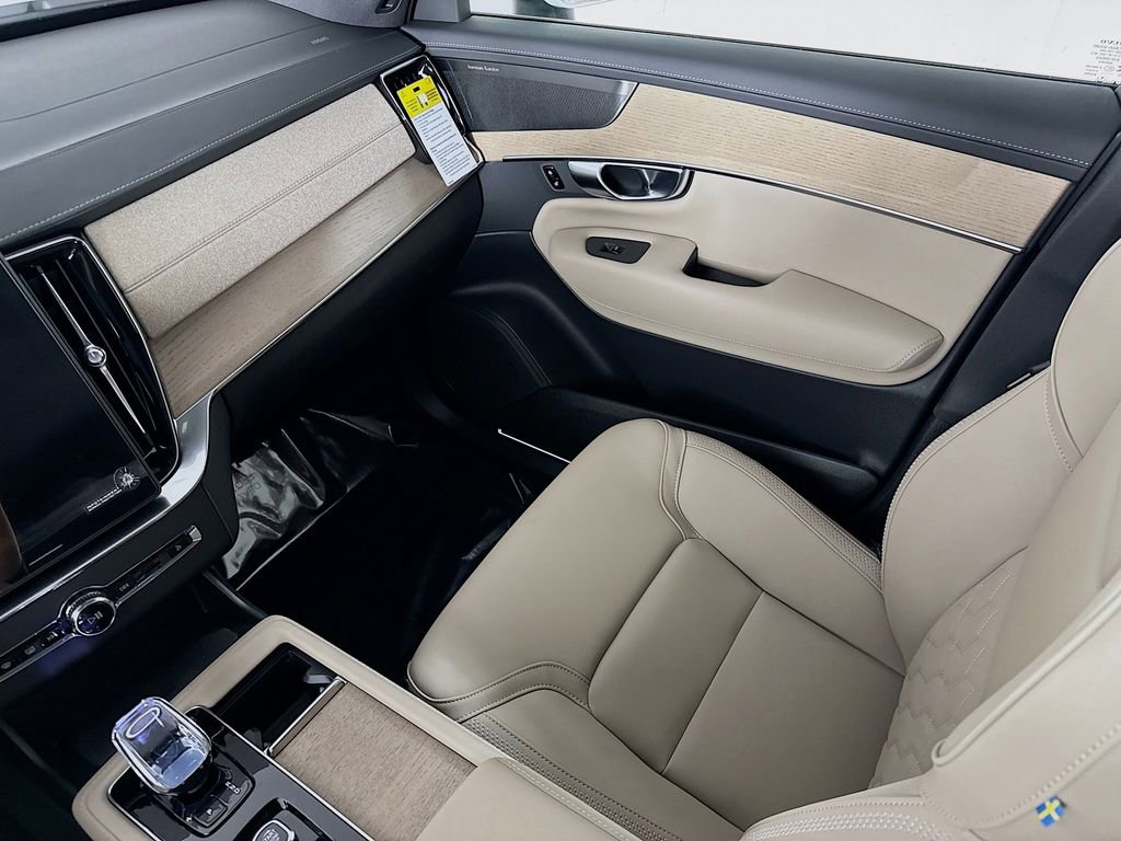 New 2026 Volvo XC90 B6 Plus w/ Protection Package Premier image 24