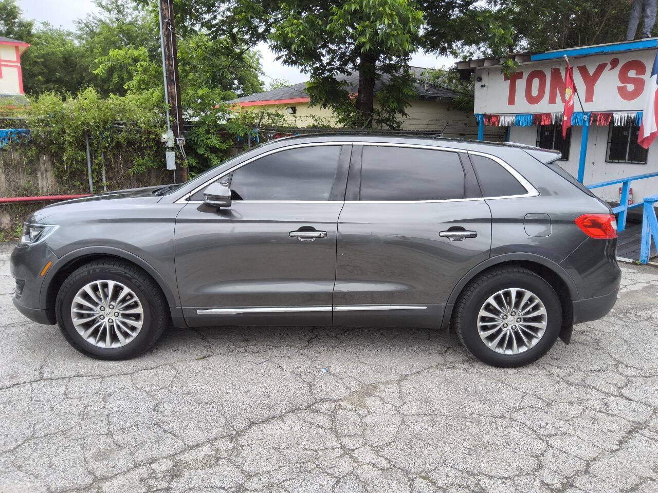 Used 2017 Lincoln MKX Select w/ Select Plus Package FWD image 7
