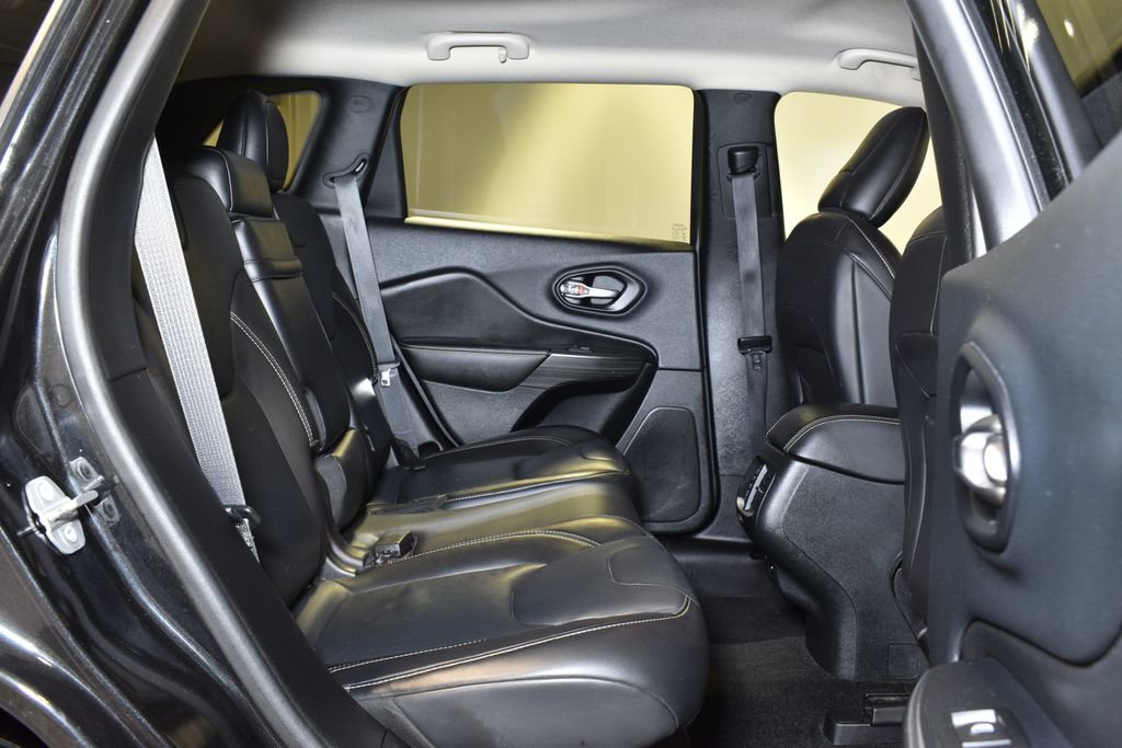 Used 2016 Jeep Cherokee Limited image 29