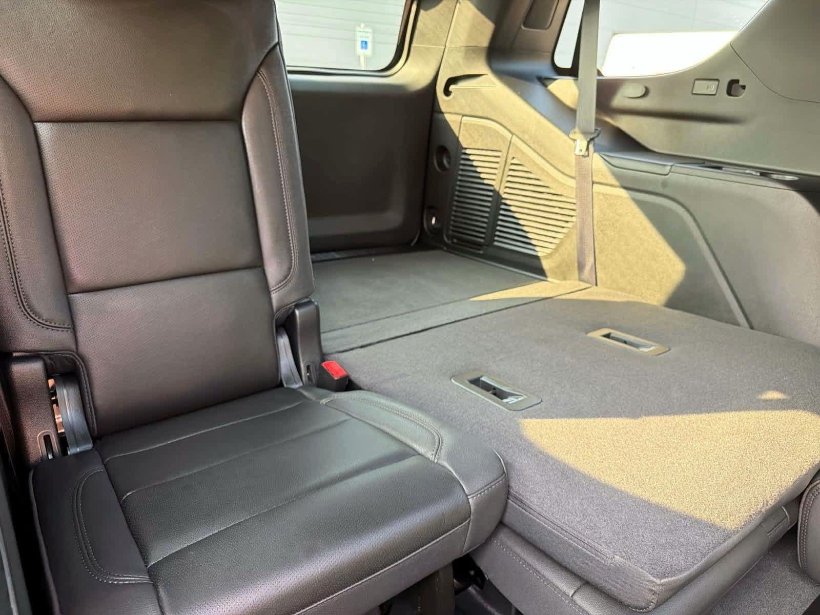 Used 2024 Chevrolet Tahoe High Country AWD/4WD image 16