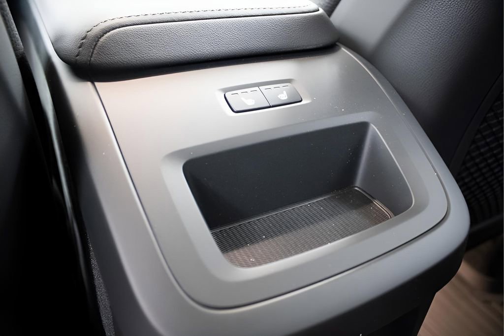 Certified 2025 Volvo XC60 T8 Plus w/ Protection Package Premier image 30