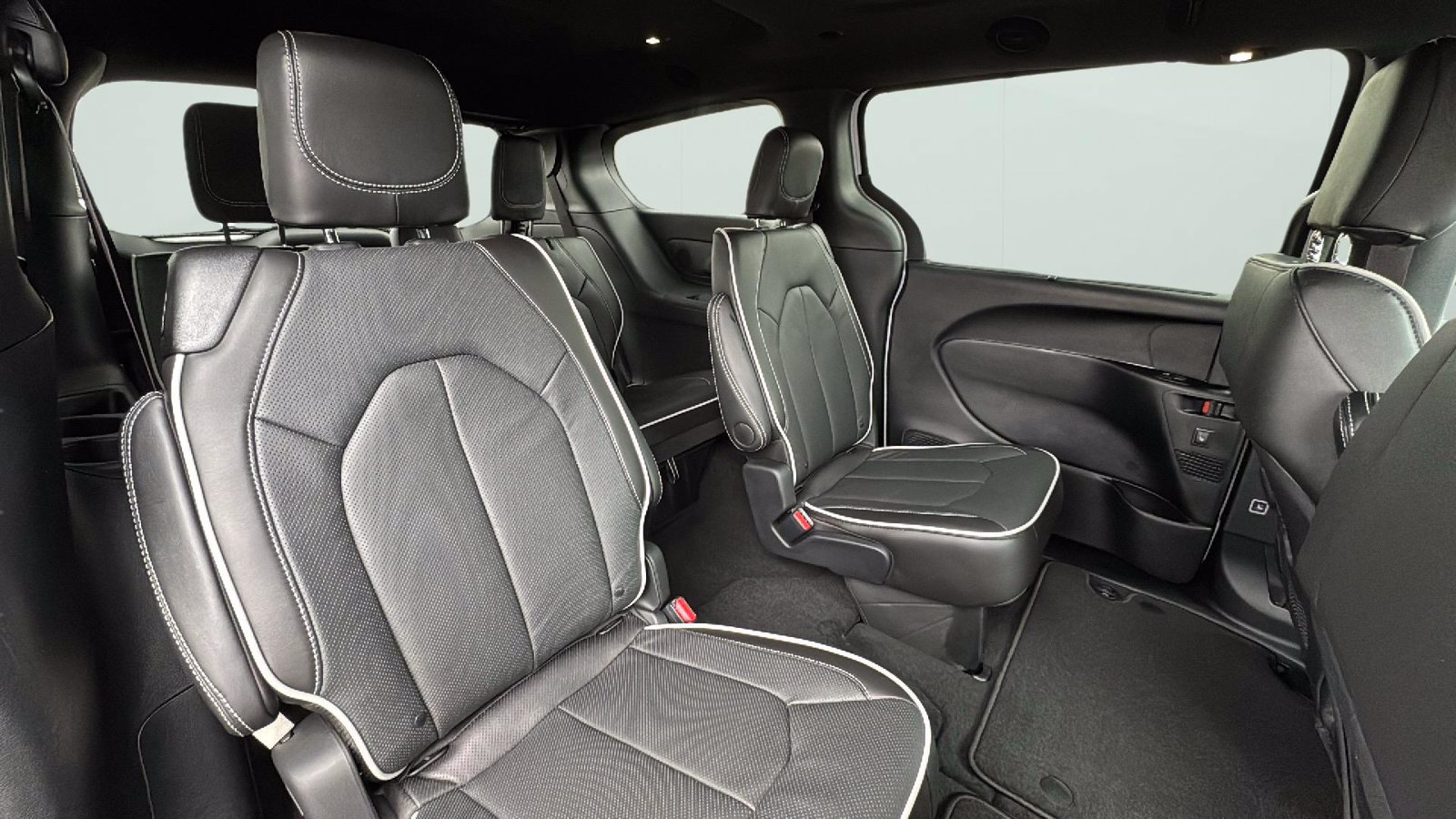New 2026 Chrysler Pacifica Limited w/ S Appearance Package FWD image 28
