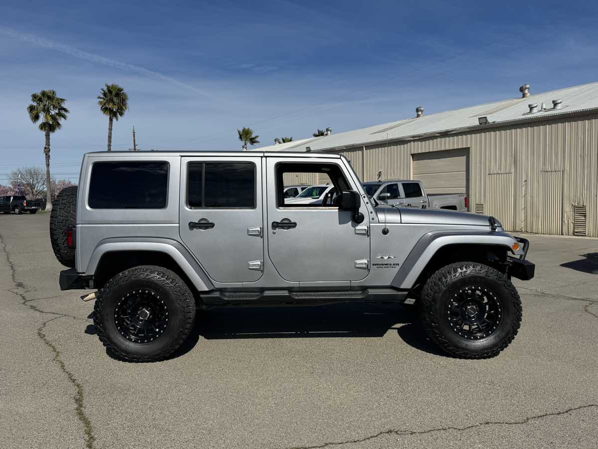 Used 2016 Jeep Wrangler Unlimited Sahara w/ Connectivity Group image 10