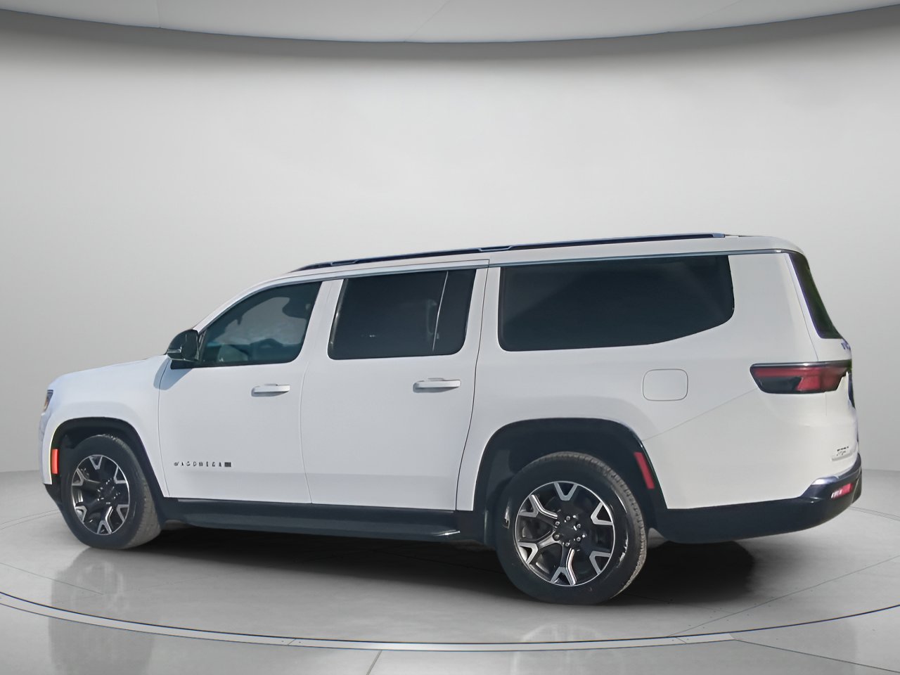 Used 2023 Jeep Wagoneer L Series III w/ Preferred Equipment Group image 19